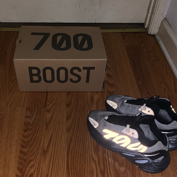 adidas Yeezy Boost 700 MNVN - Picture 2 of 8